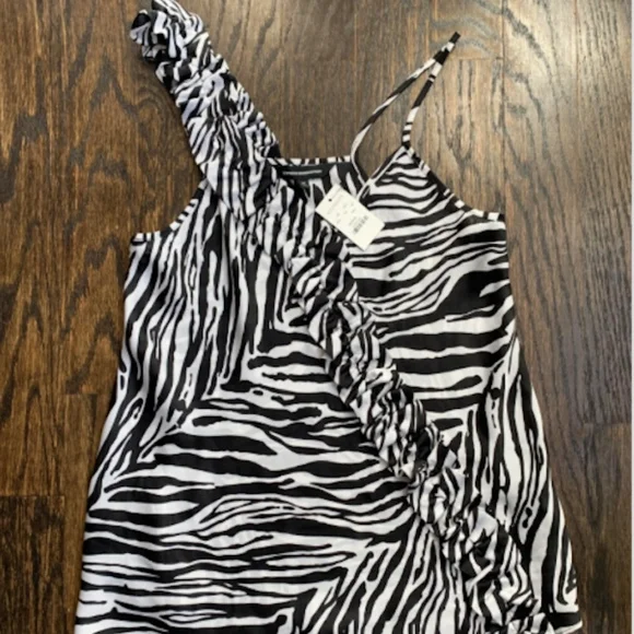 🆕 Express Ruffle Cami - Picture 1 of 8